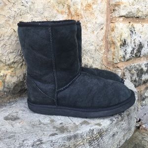 Ugg’s, short black